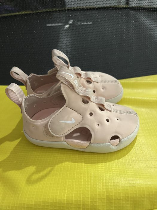 Sandale Nike fetite marimea 22