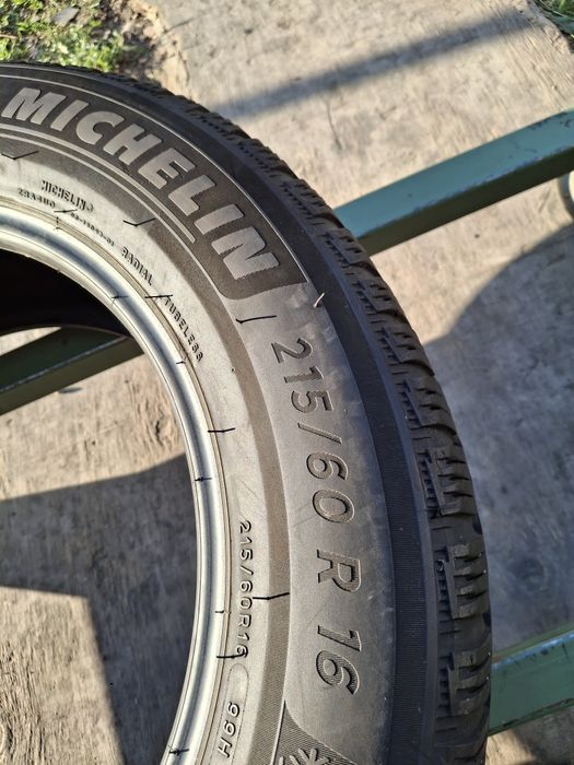 2 Anvelope de iarnă 215 60 r16 Michelin