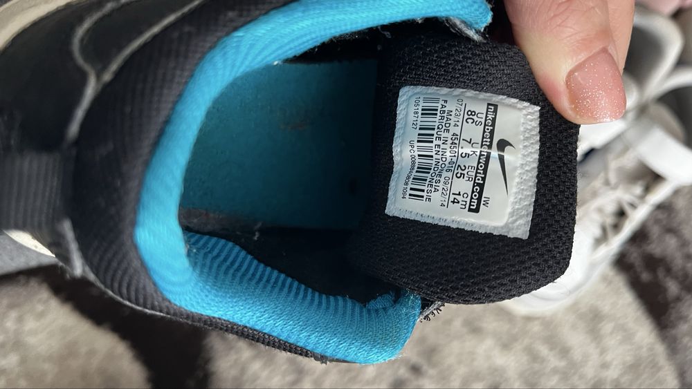 Adidasi marime 25