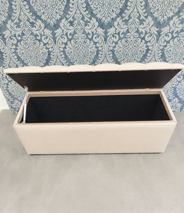 Vând bancheta,Bancuta Chesterfield Catifea crem,(bej spatiu depozitare