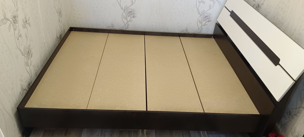 Продам кровать 1.6x2.0
