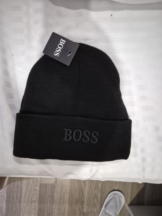 Căciulă (fes) Boss, nou