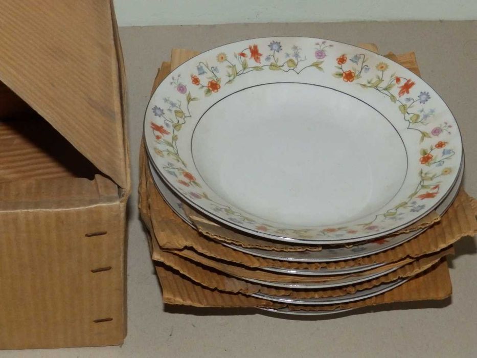 Порцеланови чинии, различни цени