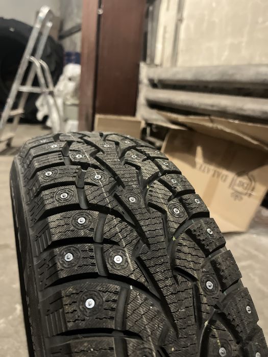 Продам шины шипованные новые