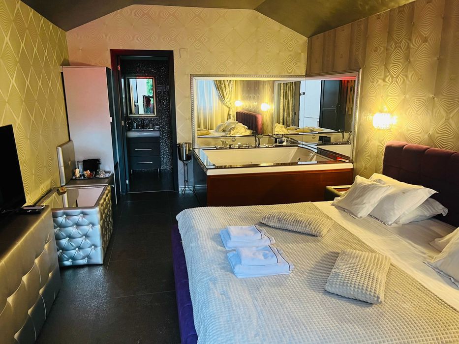 Inchiriere Camere si Apartamente cu si fara Jacuzzi in Vila