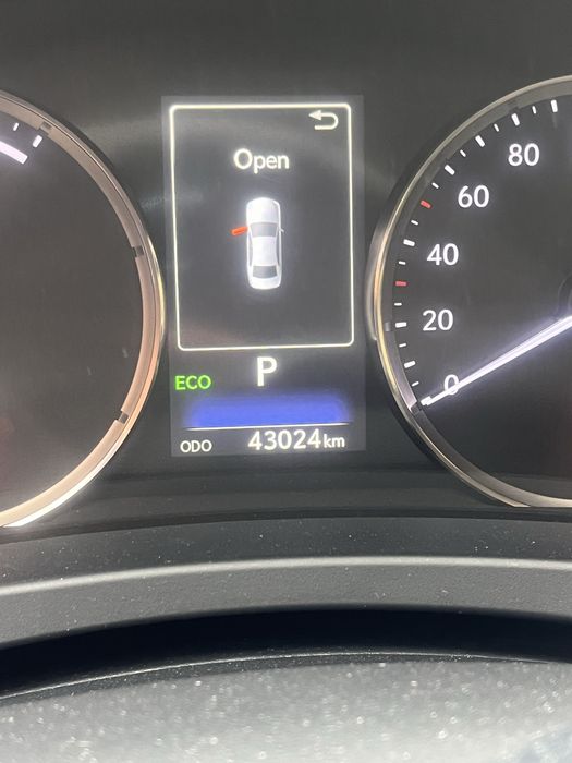Lexus IS 300h -42000 km