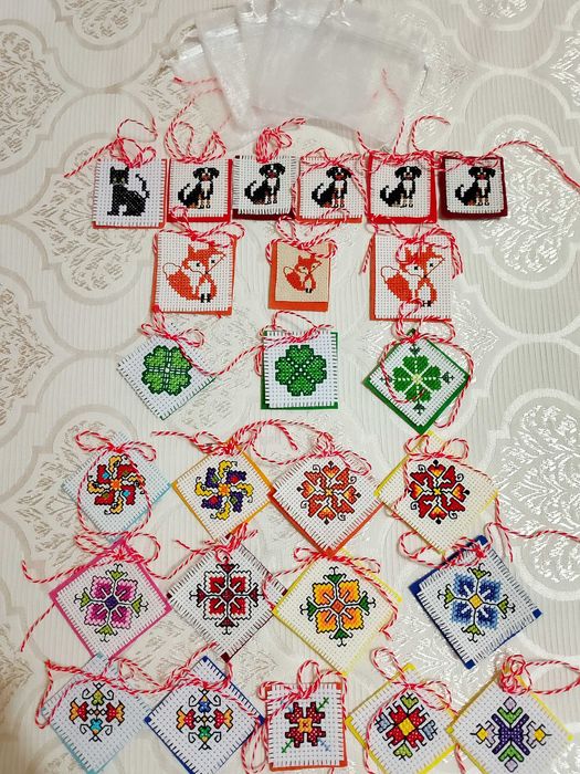 Бродирани мартеници