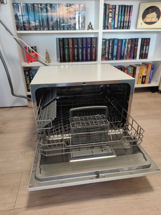 Продавам Съдомиялна AEG  FFB21200CW в гаранция