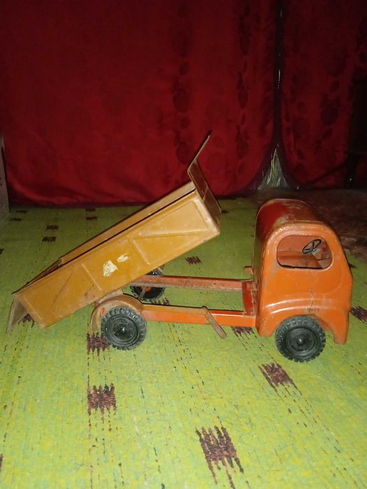 Машинка из жести,ЛТЗ.