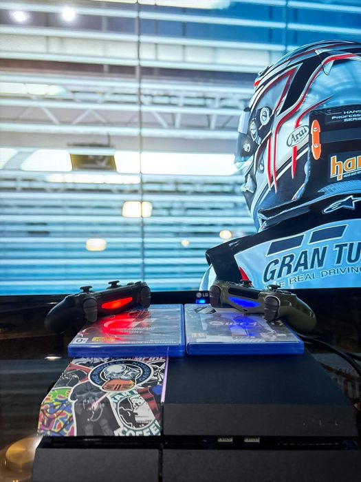 Playstation 4 в идеальном состоянии.