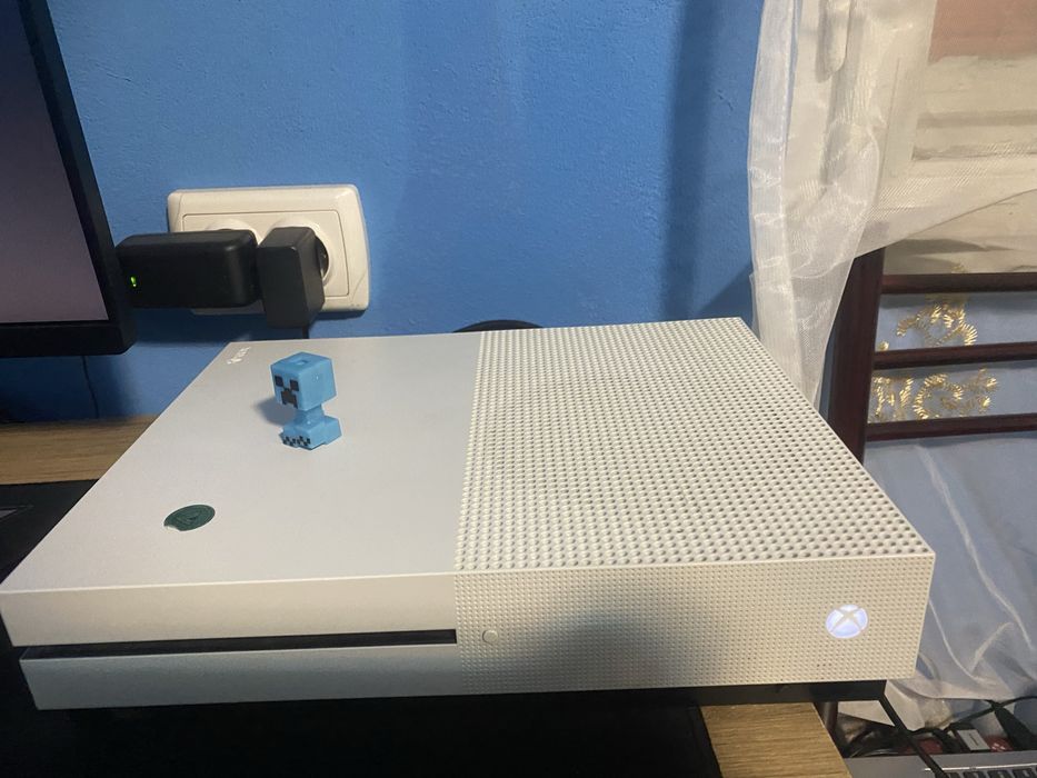 Xbox one S + Monitor Lg 100 hz full Hd+Boxa Pentru el