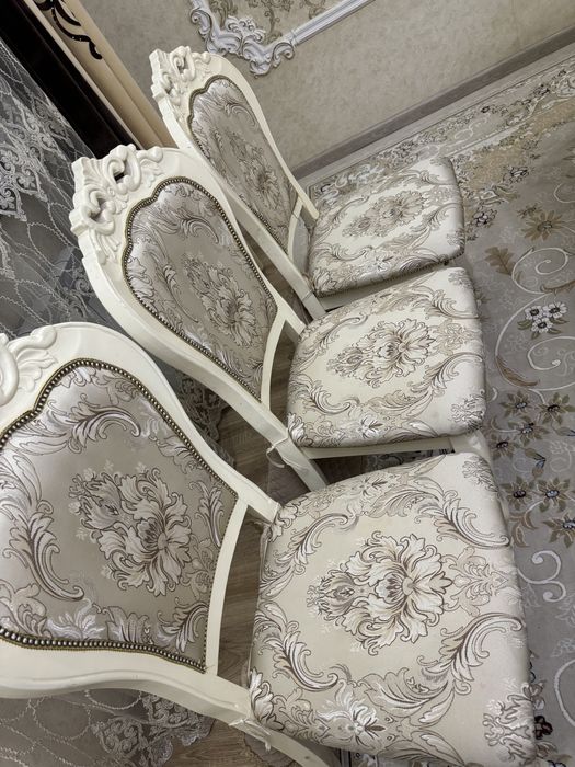 Стол с 15 стульями вместе