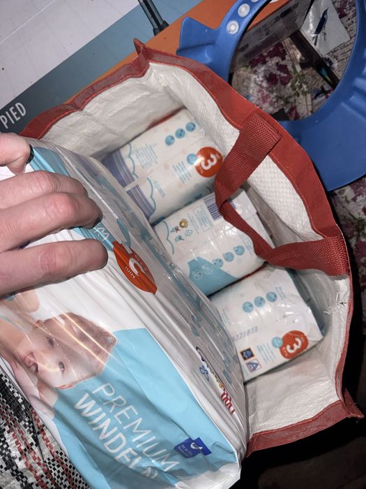 Vânzarea sau schimbul de scutece.