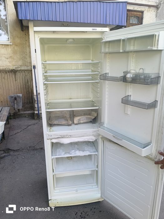 Продам холодильник сротчно