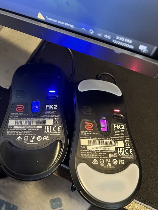 Doua mouse-uri gaming de la zowie fk2