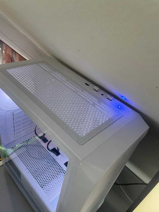 Calculator gaming Ryzen 7 5700G, 32GB DDR4 Ram, 500GB M.2 SSD, alb