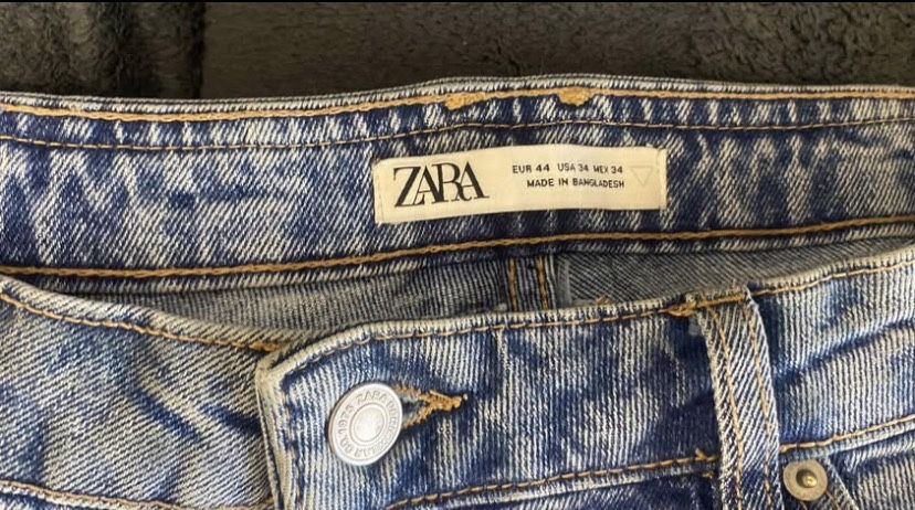 Pantaloni scurti  de blugi zarra marime L/44