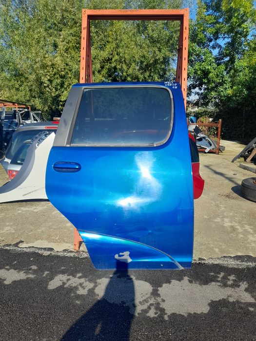 Врата Toyota Yaris verso