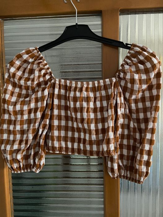 Bluză crop top pe umeri Bershka