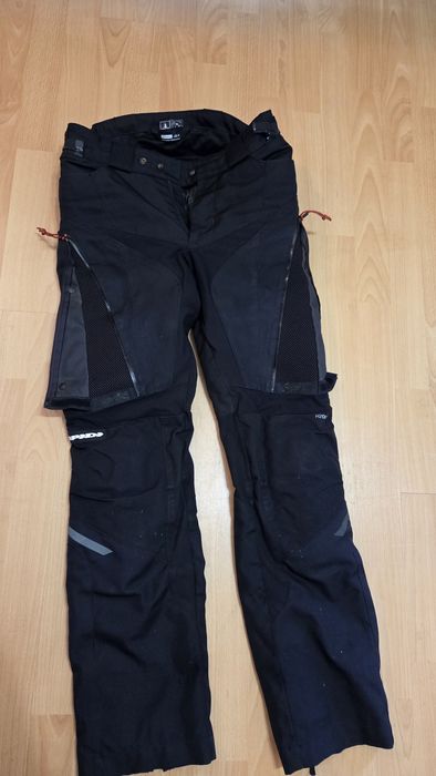 Мото Яке, Панталон, Ботуши