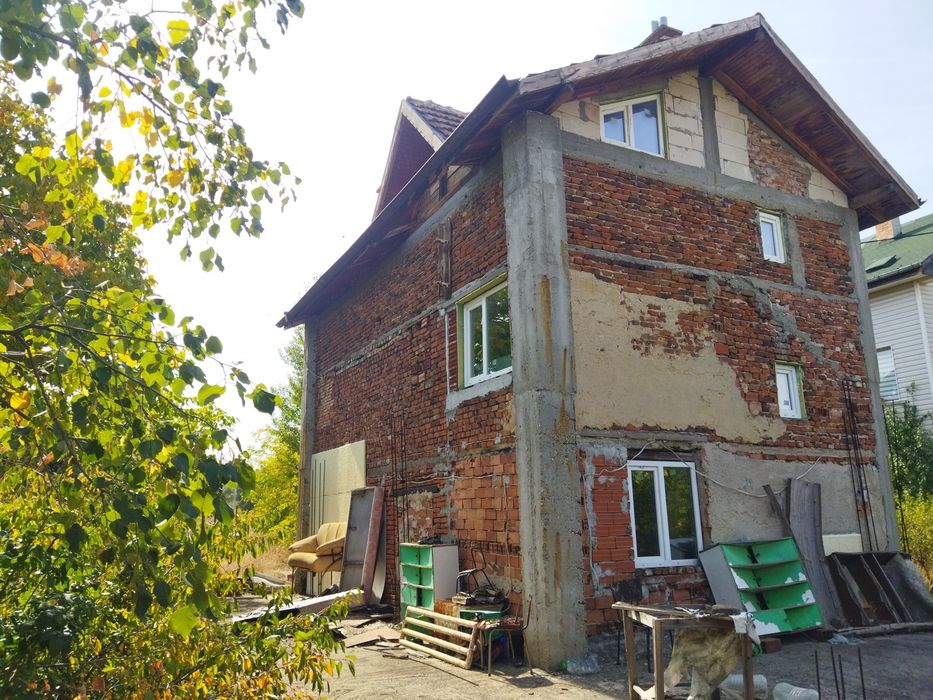 Продава къща в близост до гр.София