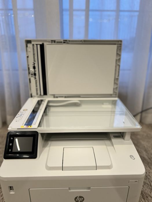 Продавам принтер HP laser let pro mfp M227fdw