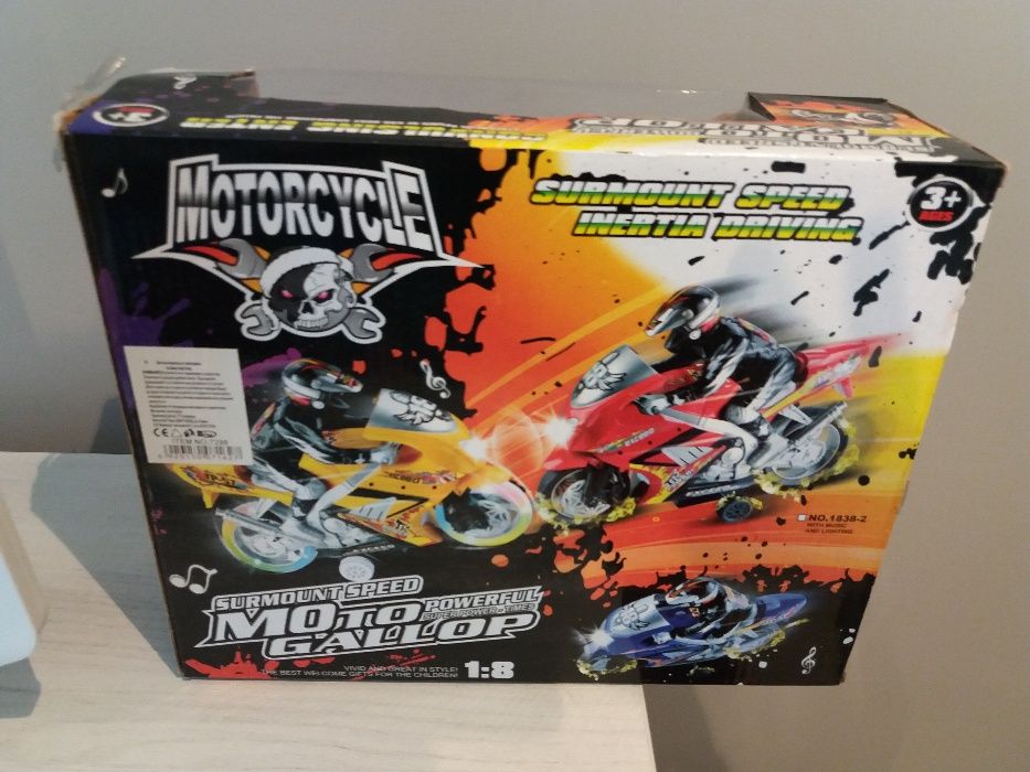 Коте Кити,автовоз с коли, моторист издаващ звуци и др.