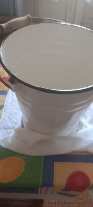 Ведро эмалированное белое, чистое