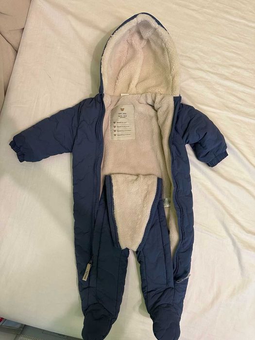 Космонавт за бебе размер 6-9 месеца, 74см. Марка Next