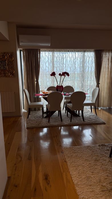 Închiriez Apartament de Lux • 3 Cam • pe malul mării • Terasă