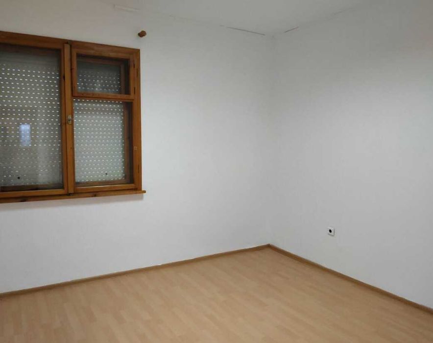 Дава се под наем Тристаен апартамент в Пловдив, Гагарин - 88 кв.м за 255 € - Снимка #2