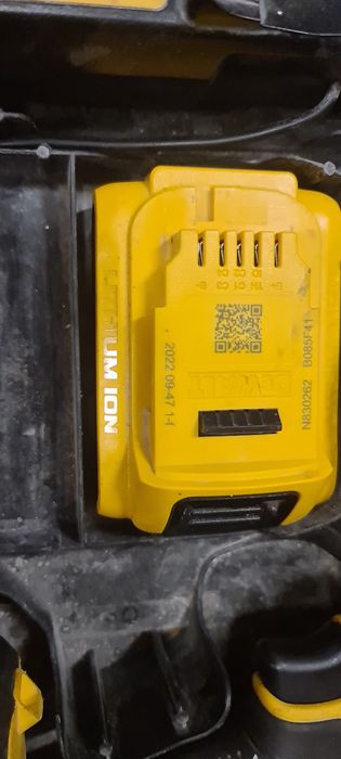 Dewalt 2022, 2x baterie, incarcator