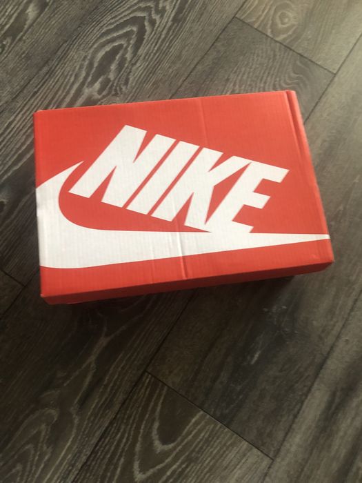 Маратонки   Nike