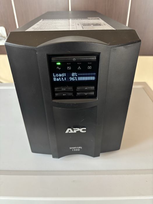 APC Smart-UPS 1500VA LCD