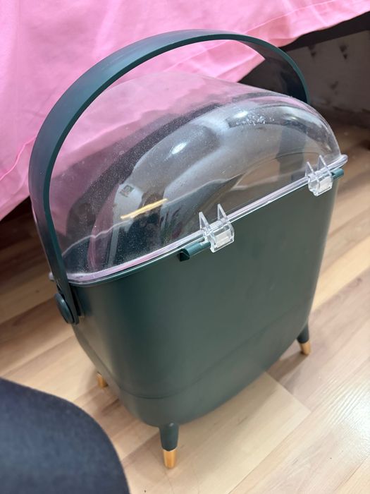 Продам косметический шкафчик