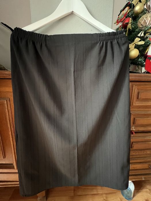 Fusta clasica cu dungi subtiri