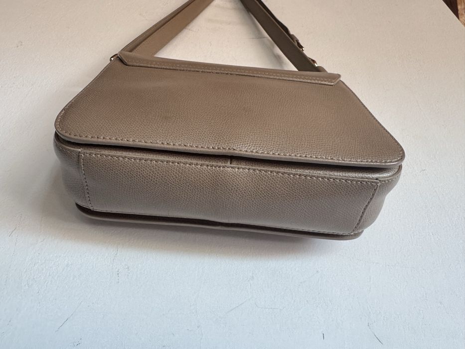 Furla чанта бежова телесен цвят