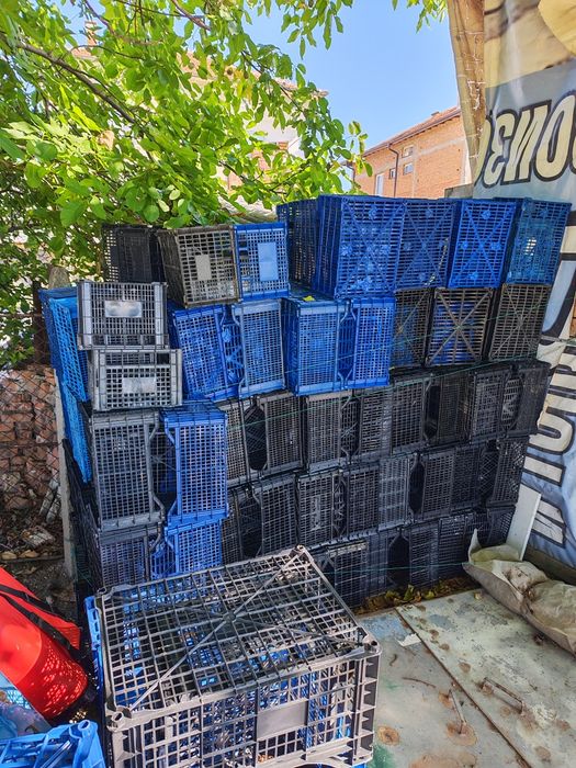 Продавам кашони и кубчета каси