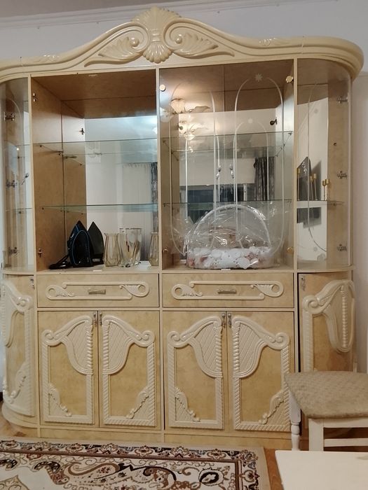Продам Сервант для гостиной