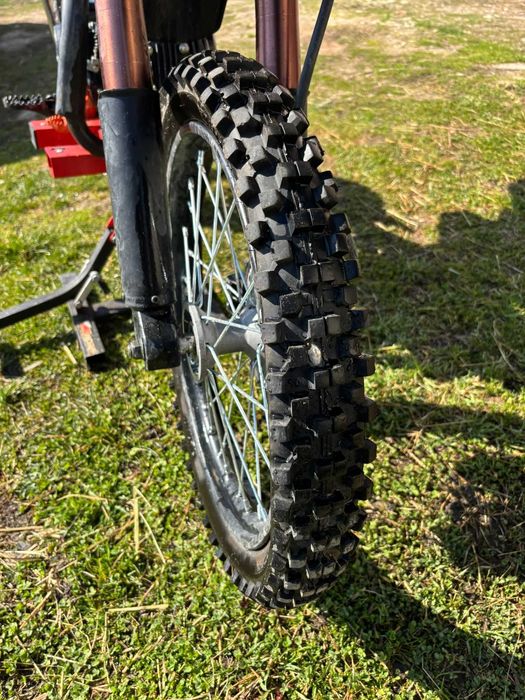 Vând cross kxd 125 ca nou doar 15 h de funcționare