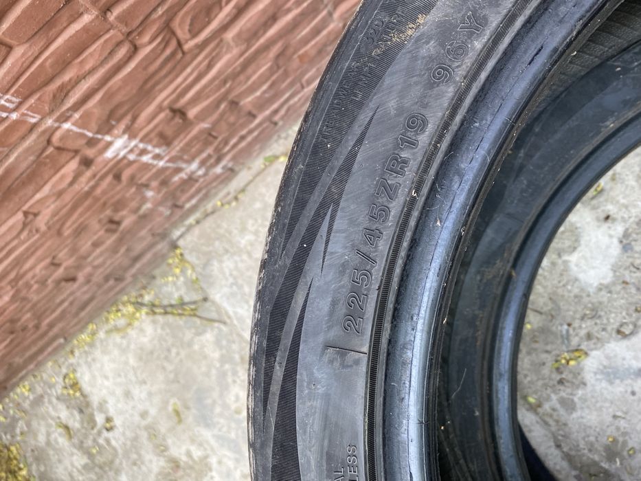 Продам шины на R19