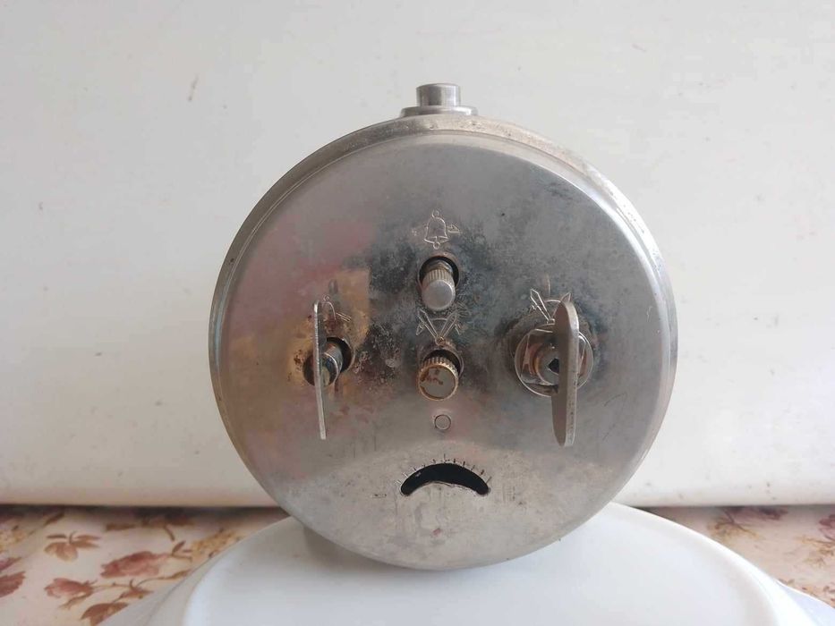 Ceas desteptator de masa - mecanic , vechi Jnsa .