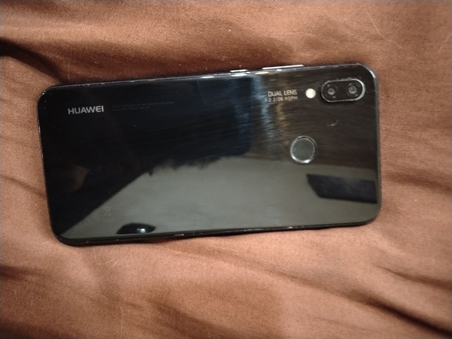 Продавал телефон HUAWEl P20 lite