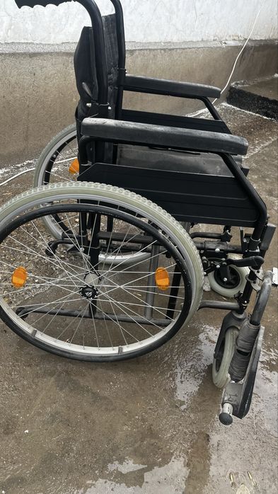 Коляска инвалидная и ходунок илвалидная