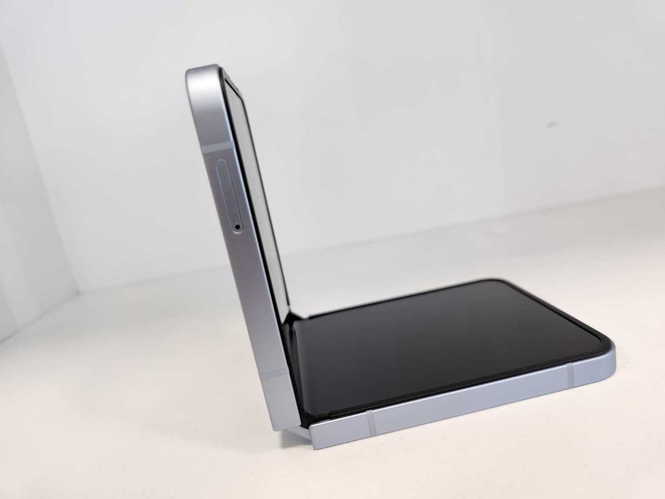 Telefon Samsung Flip 6 12/256Gb (Ag8 Tudor1/B28059) – Garantie 2 Ani!