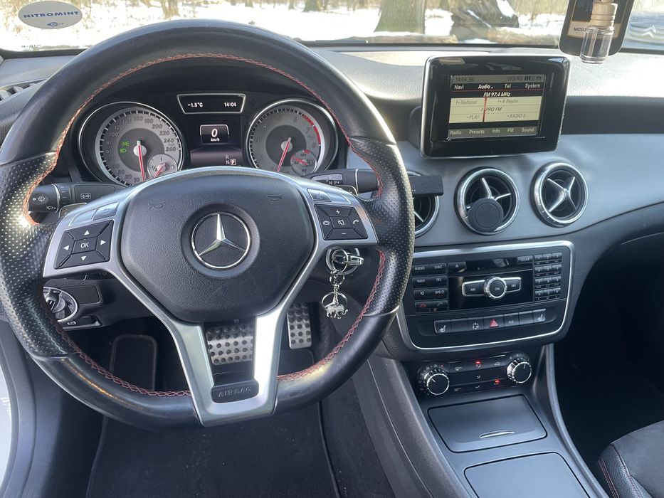 Mercedes-Benz CLA 200 AMG line. 163 cp. Full led.Panornaic. Fara daune