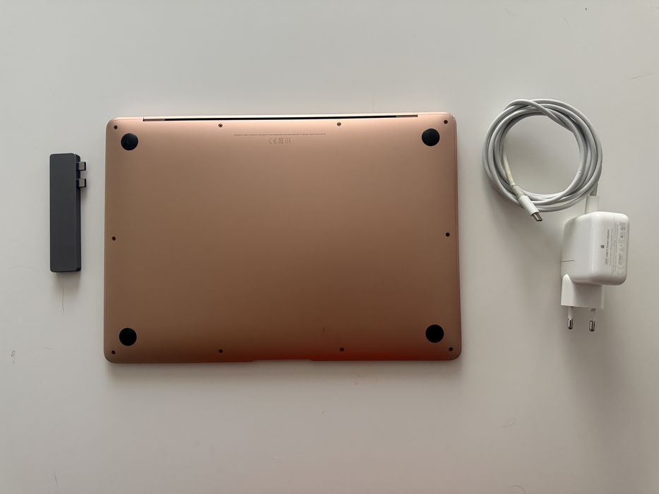 Apple MacBook AIR 2019, i5, true tone