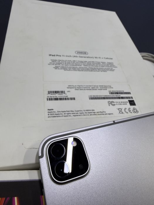 Ipad pro 11-inch 256gb  M2 chip wi-fi+cellular 5G LL/A 4th generation