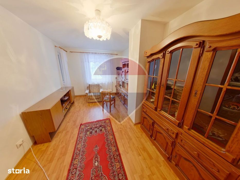 Casă / Vilă cu 8 camere de închiriat