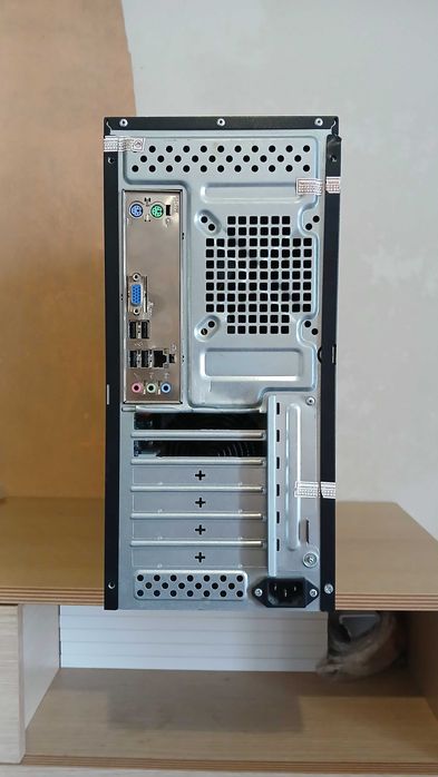 Систем. Блок Intel Core 2 Quad Q8400. 4 ядерный. 4 потока. ОЗУ - 4 Гб.